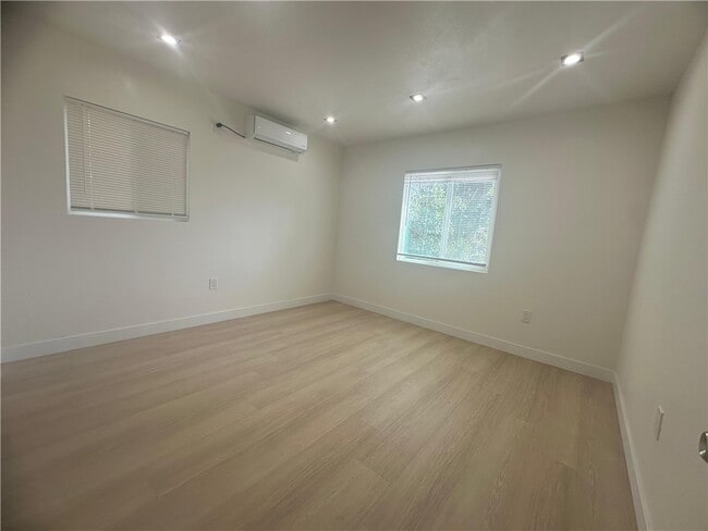 5778 La Sierra Ave