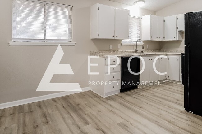 Photo - 5407 N Johnstown Ave