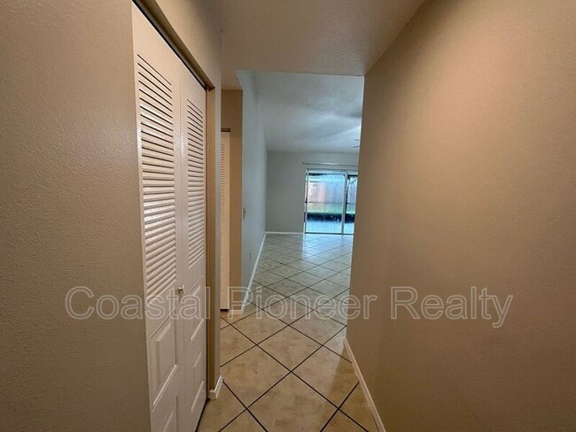 Photo - 1042 Axlewood Cir