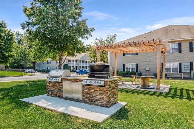 Outdoor Kitchen - Ivy Hollow
