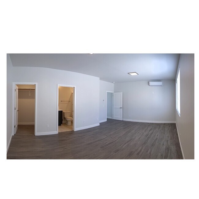 Photo - 1159 W 37th St