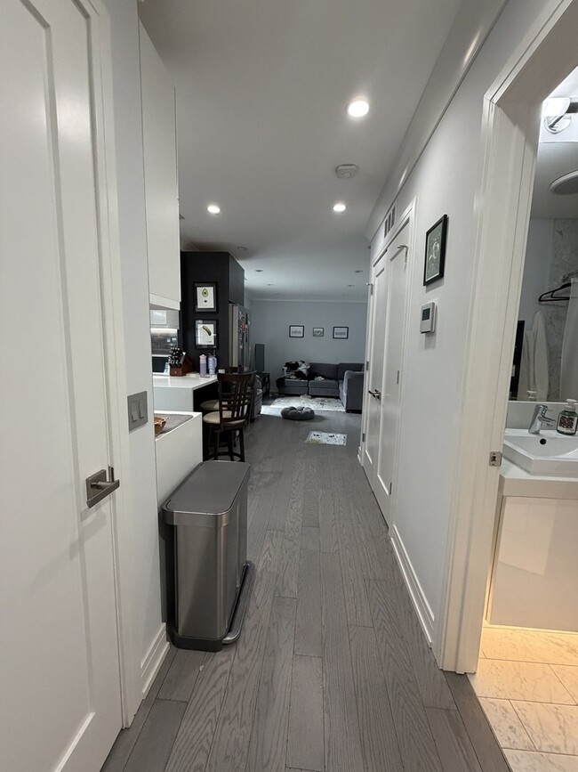 Photo - 2145 W Fletcher St Unit 3R