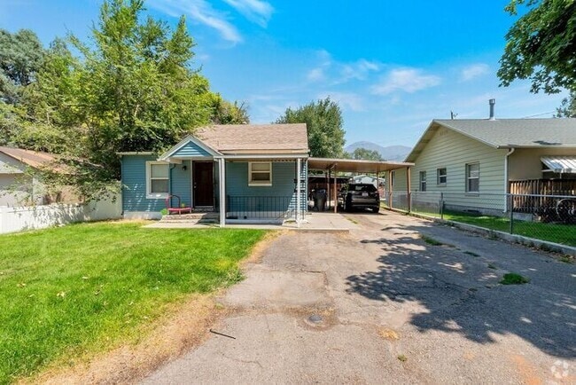 Building Photo - Quaint Basement Unit in Central Location Rental