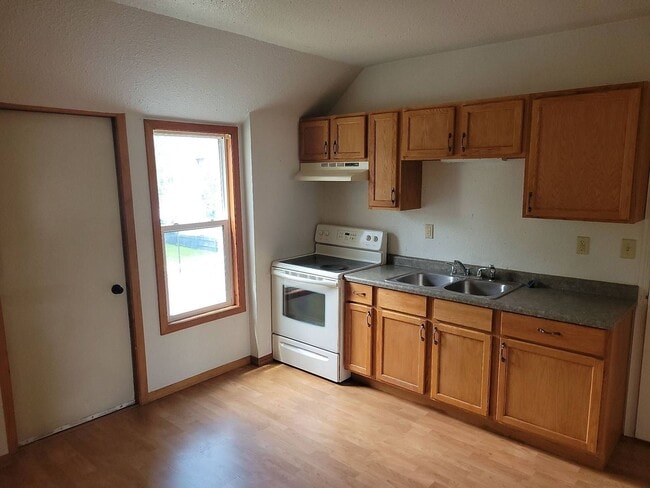 Building Photo - 204 Edwards St Unit Upper Rental