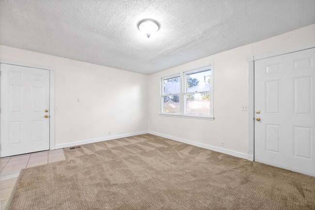 Photo - 3 Bedroom Pet Friendly Home For Rent Close To Post!