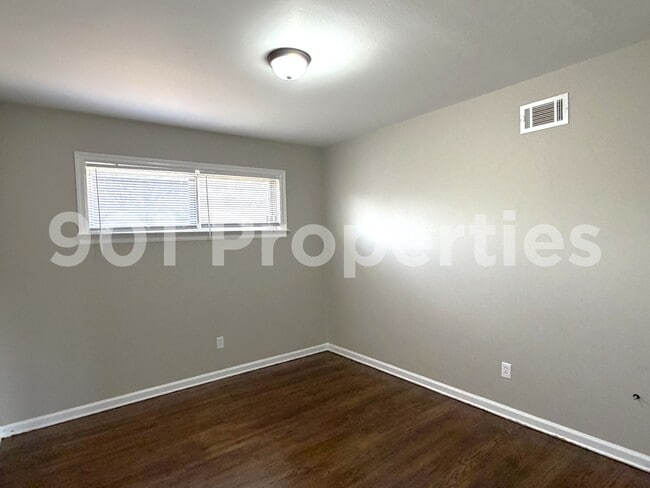 Photo - 1831 Myrna Ln