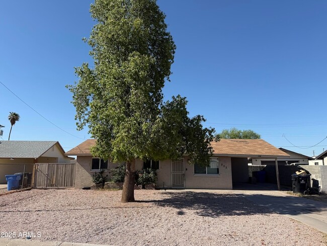 Building Photo - 2024 E Saint Catherine Ave Rental