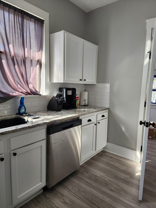 Photo - 1115 E 8th St