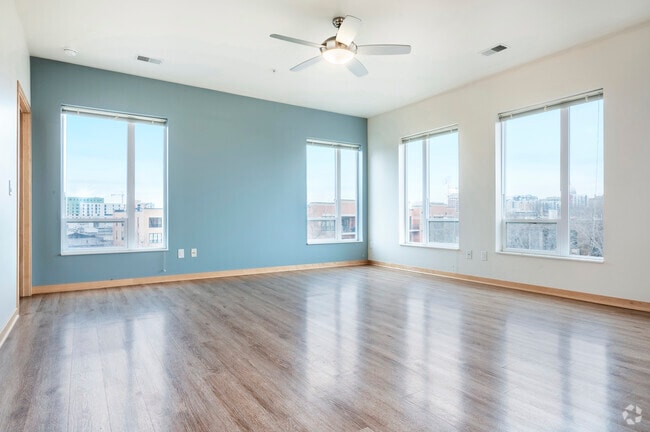 2BR, 2BA - 1160SF - Living Room