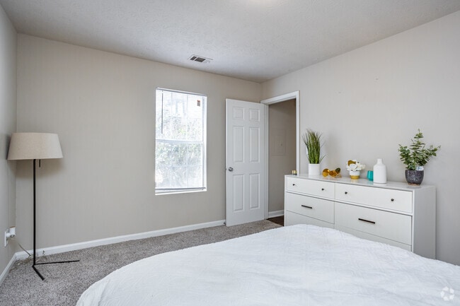 1BR, 1BA - 850SF - Bedroom