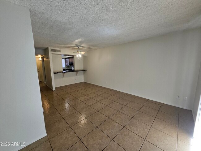 Photo - 2801 E Monte Cristo Ave Unidad 103