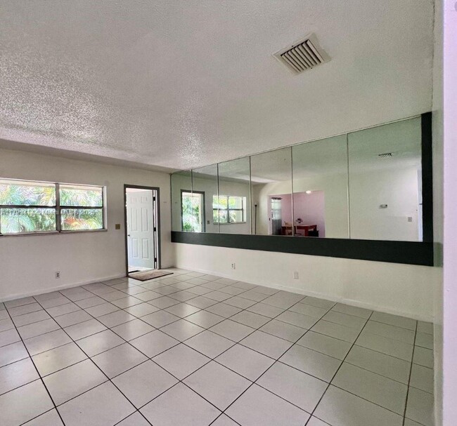 Photo - 274 SW 9th St Apartment Unit 2