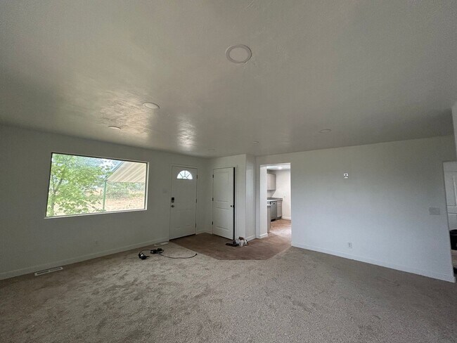 Photo - 3 Bedroom 1 Bathroom Home in Salem w/ Horse Property
