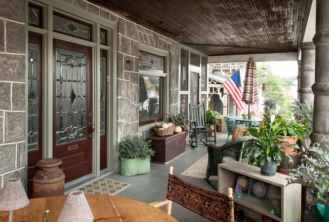 Building Photo - 126 S Church St