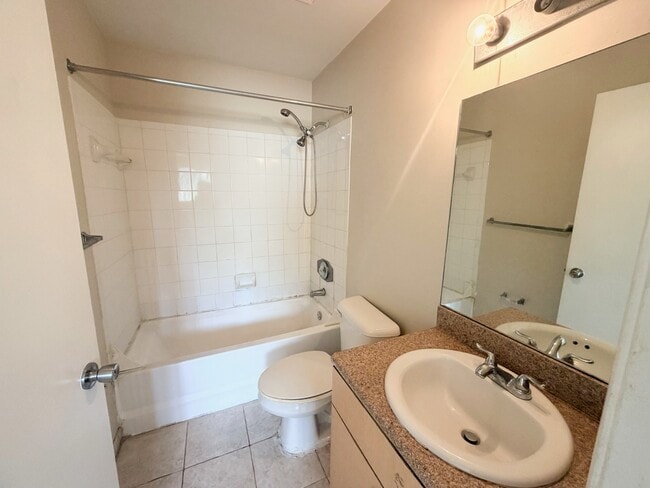 Photo - 960 Lake Victoria Dr