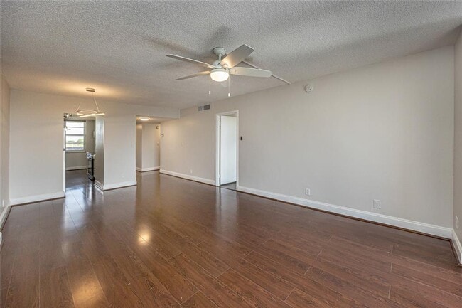 Photo - 250 Jacaranda Dr Unidad 607