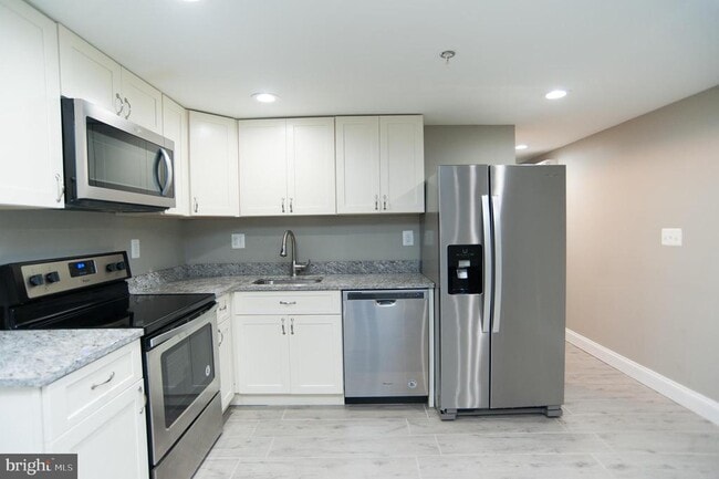 Photo - 2022 4th St NE