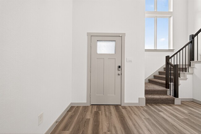 Photo - 1107 Lakes Edge Ln