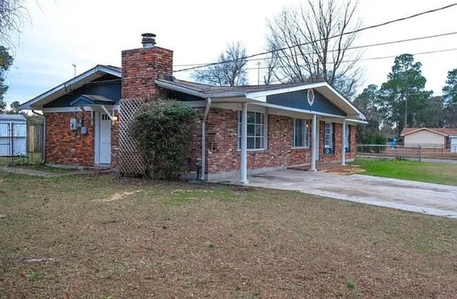 Charming 4BR/2BA Brick Home - Charming 4BR/2BA Brick Home