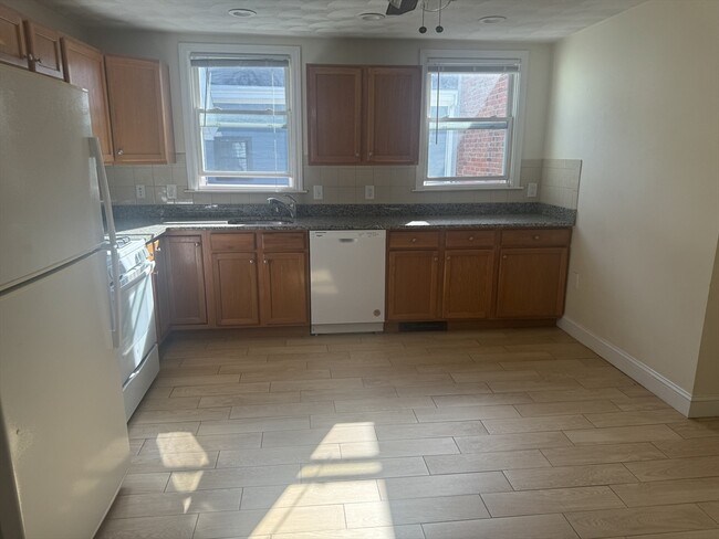 Building Photo - 1096 Cambridge St Unit / Rental