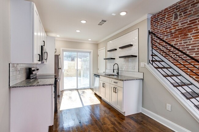 Photo - 2914 Westmont St