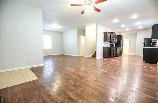 Photo - Spacious 5 bed 2 bath Downtown Springfield...