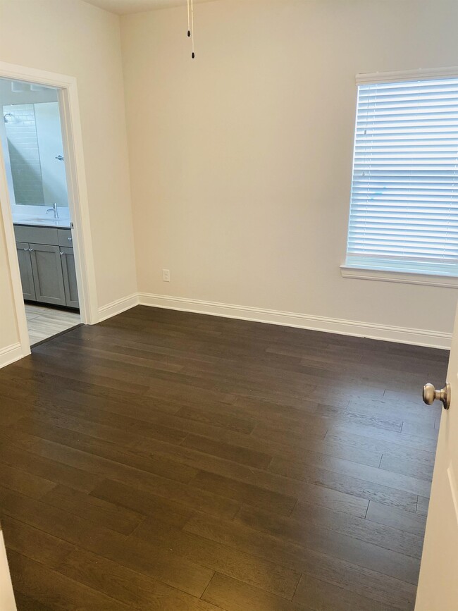 Building Photo - 3207 Forest Park Blvd Rental