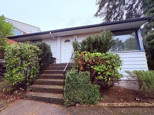 Photo - Large Queen Anne Home $3295