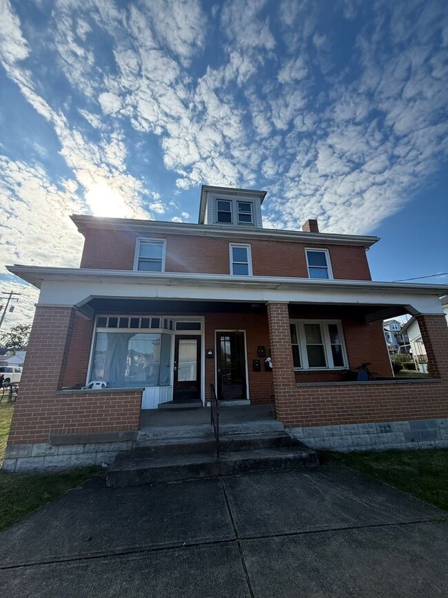 Building Photo - 438 Euclid Ave Unit 2 Rental
