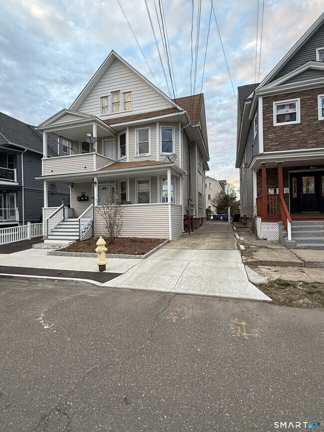 Photo - 127 Eagle St