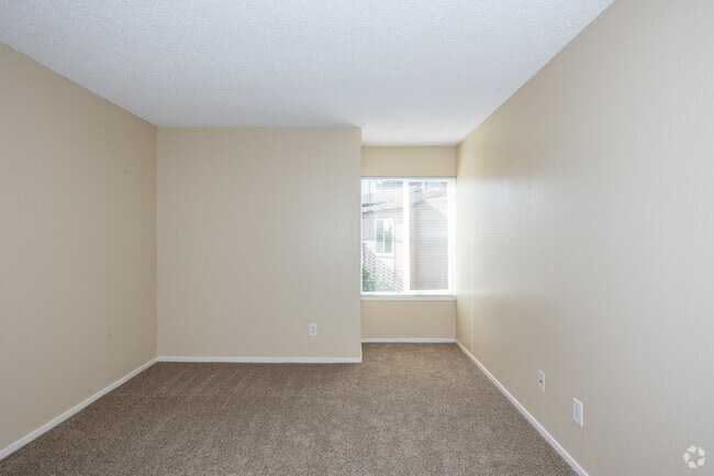 2BR, 2BA - 1,035SF - Primary Bedroom
