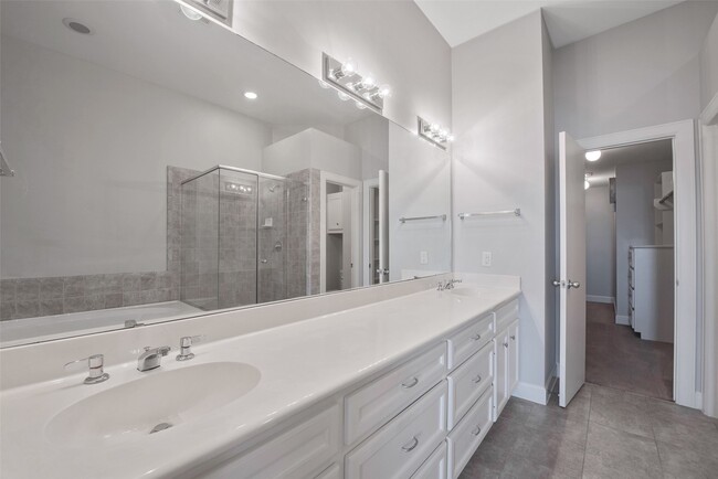 Building Photo - 7650 Springhill St Unit 603