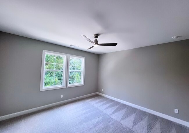 Photo - 2422 Lakeshore Ln