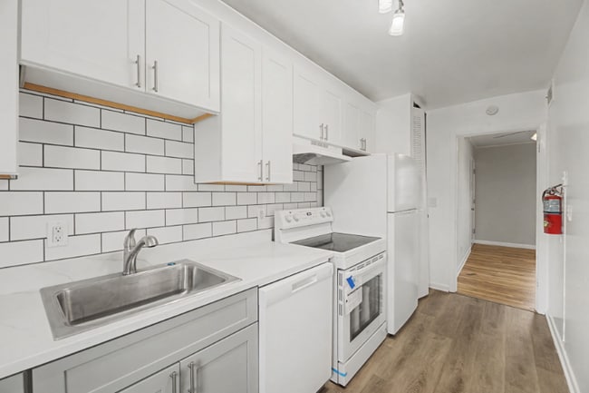 Building Photo - 463 Church St