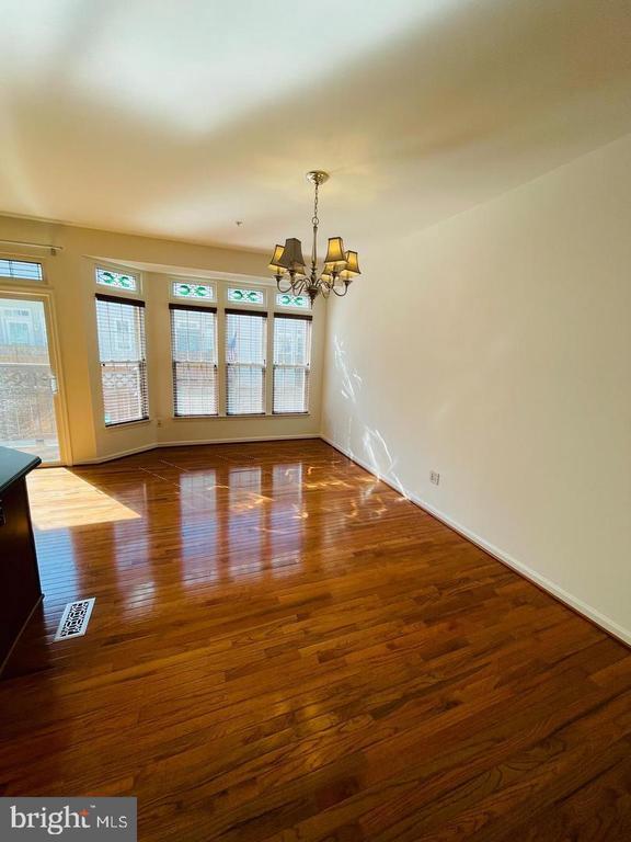 Photo - 708 Scarburgh Way