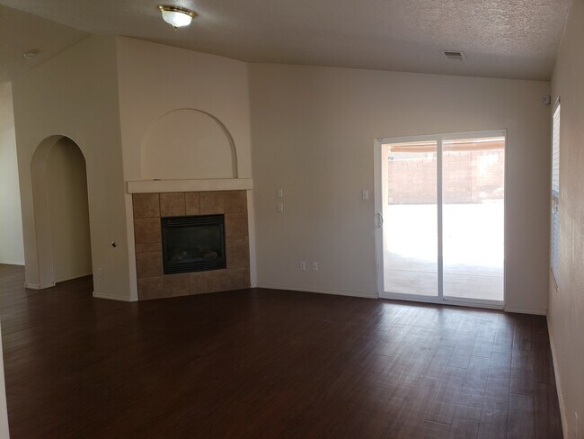 Photo - 3 bed 2 bath home in Huning Ranch