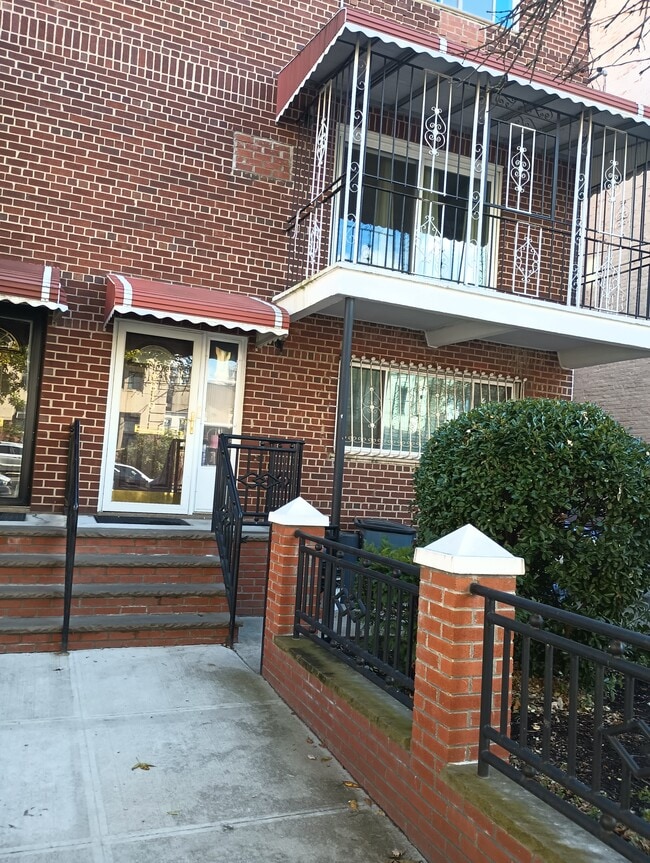 Building Photo - 819 Brooklyn Ave Unit 819 Brooklyn avenue