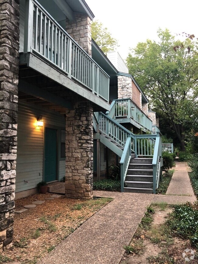 Building Photo - PRE LEASE CONDO FOR FALL 2025 - $1200/mo W...