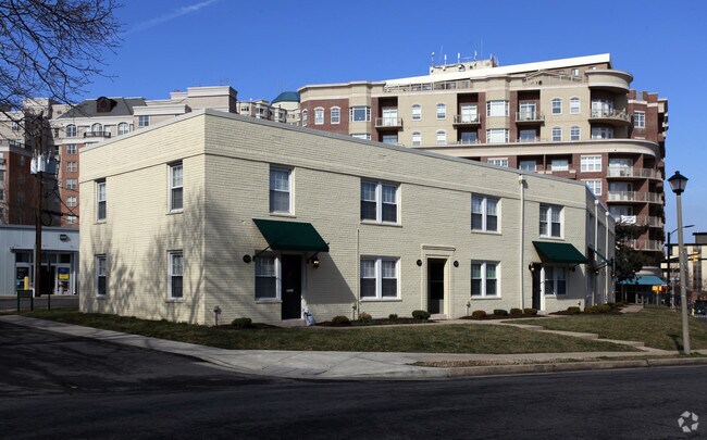 Photo - 730-736 N Oakland St Apartments