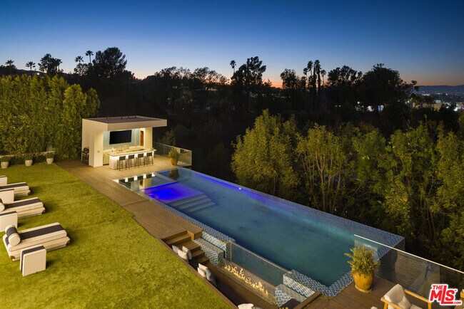 16801 Oak View Dr