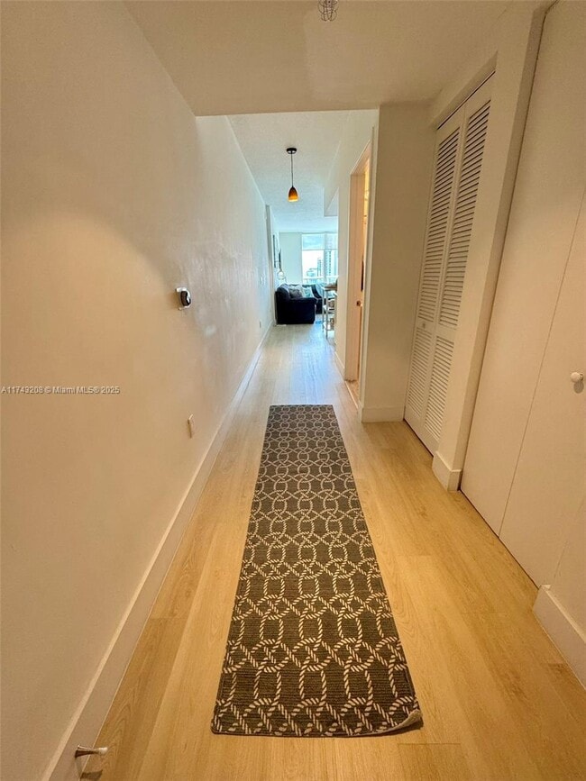 Photo - 185 SW 7th St Unidad 1402