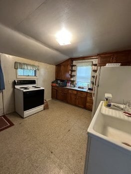 Photo - 3 bed 1 bath house close to UWEC and Water St! Available June 1st