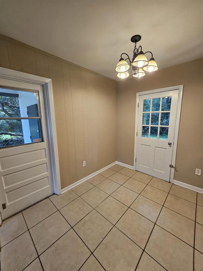 Photo - 1613 Kelly St
