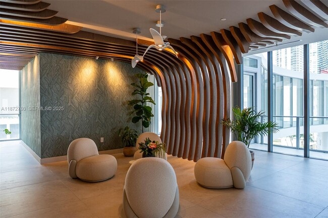 Building Photo - 700 NE 24th St Unit 3603