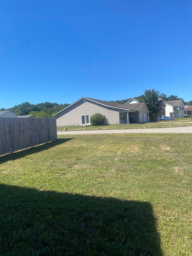 Photo - 16830 Huntington Ln Unit B