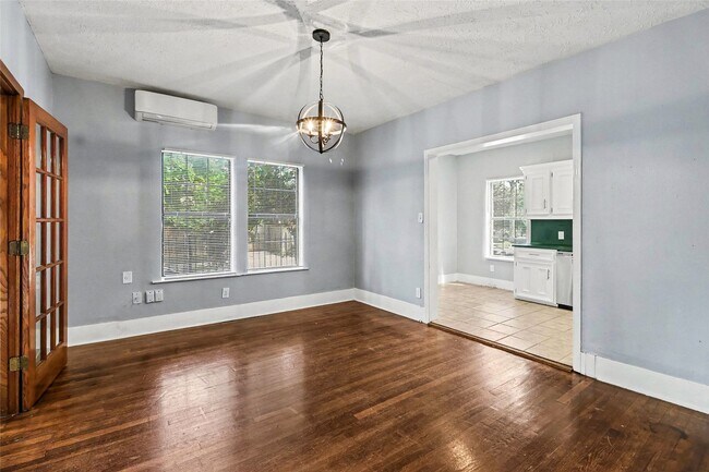 5121 Polk St