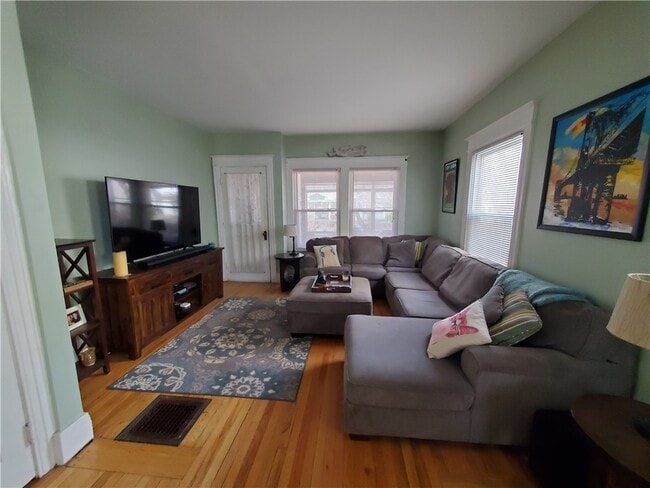 Photo - 274 Field St