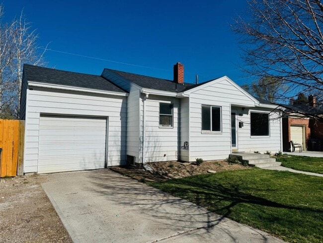 Photo - 410 Holbrook Dr