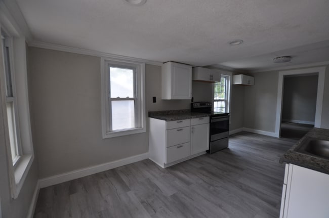 Photo - 914 23rd St W Unit B