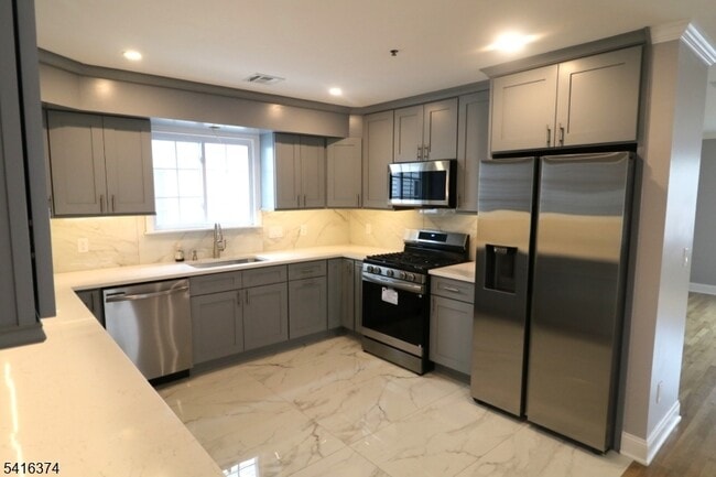 Photo - 22 St Francis St